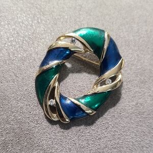 Elegant Gold-Tone Brooch‎ with Blue and Green Accents Dolphin Ore